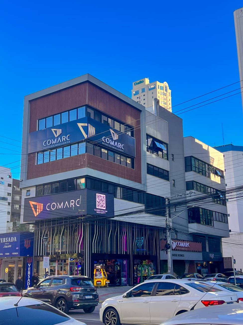 Sede da COMARC Negócios Imobiliários, em Meia Praia, Itapema